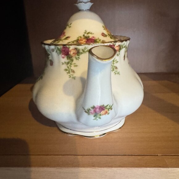 Royal Albert Old Country‎ Roses Floral Pattern Teapot - Picture 4 of 7